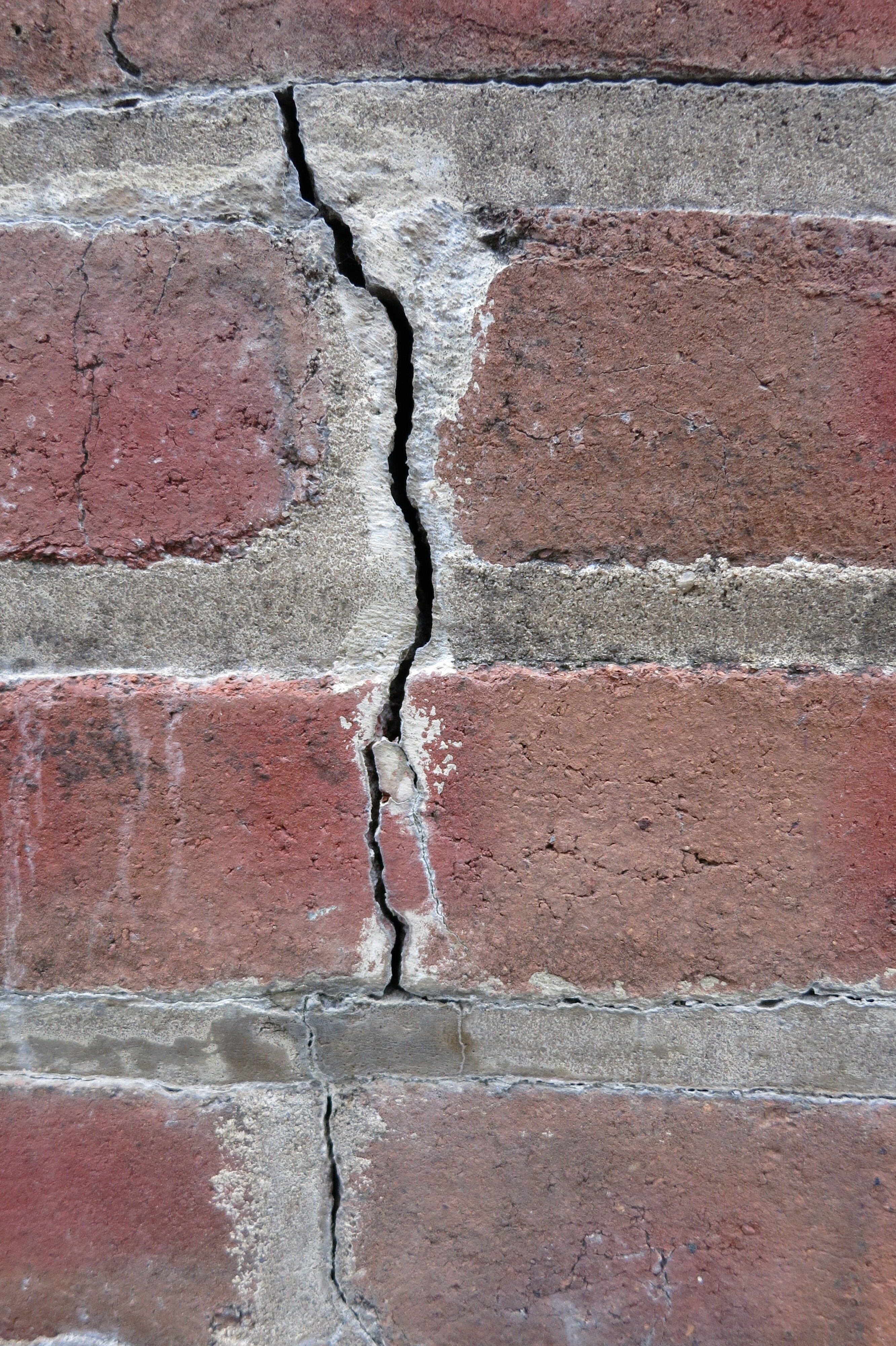 Cracks and subsidence in a property, a cause for concern?
